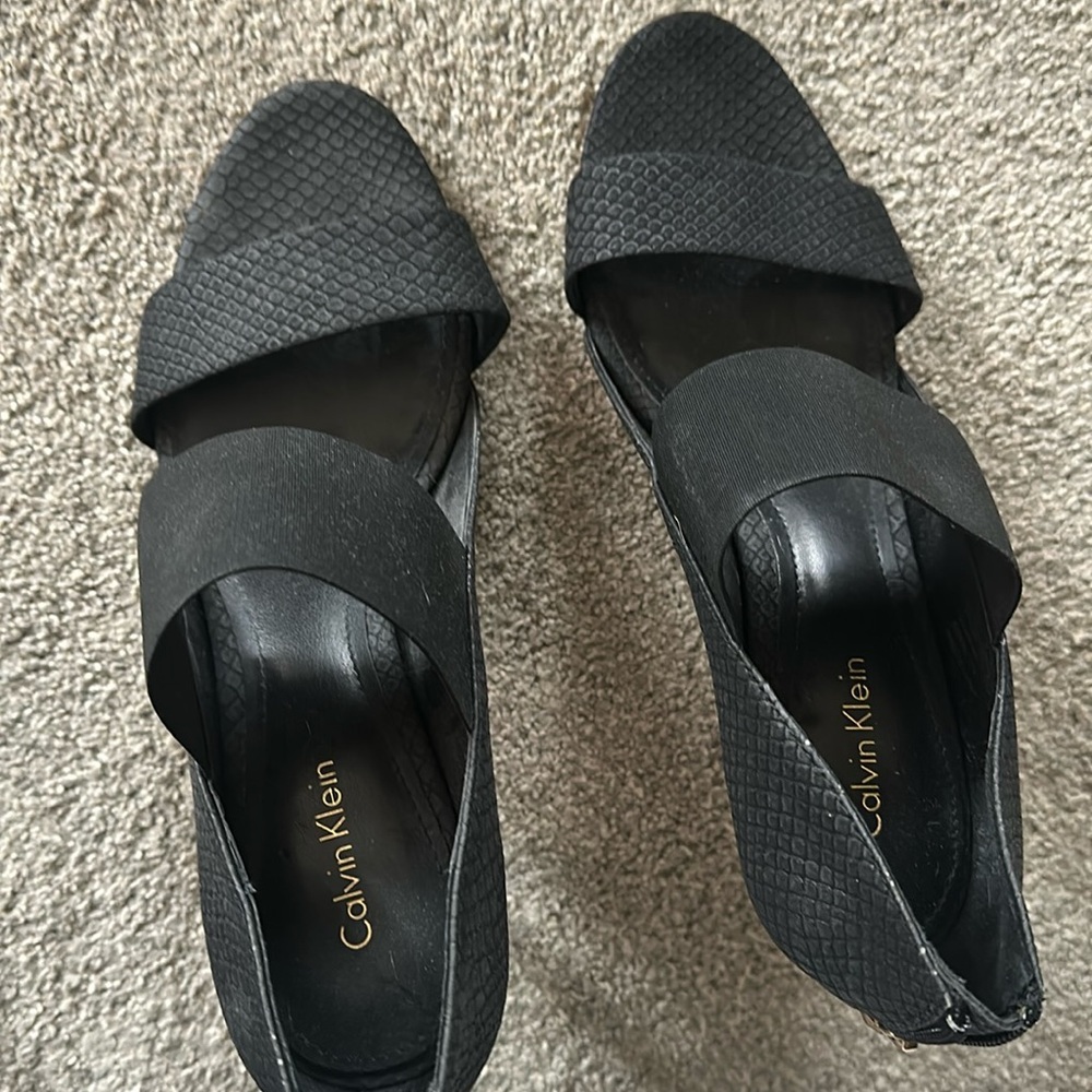 Coach black pumps with Gold detail. Sz 8B or 38.5. Worn a couple of times.